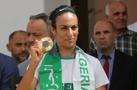 La cuestionada boxeadora argelina Imane Khelif presenta querella por ciberacoso