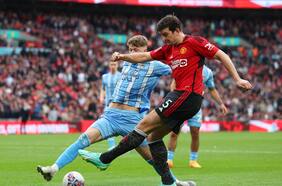 Manchester United sufre hasta los penales ante el sorpresivo Coventry City y es finalista de la FA Cup