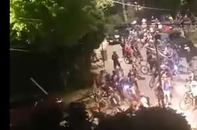 “La ruta del carbón”: la ciclomarcha que derivó en desórdenes y agresiones en sedes de partidos políticos y la casa de Cristián Warnken