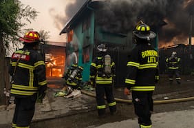 Entregan balance por incendios forestales: viviendas destruidas aumentan y hay dos detenidos por incumplir toque de queda