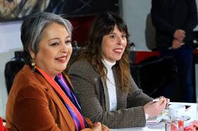 Jara asiste a aniversario del Frente Amplio y busca acercamiento antes de armar su comando