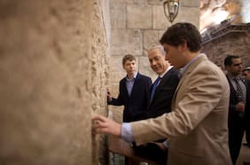 ¿Dónde está Yair Netanyahu? Las críticas de reservistas por la ausencia del hijo del premier israelí