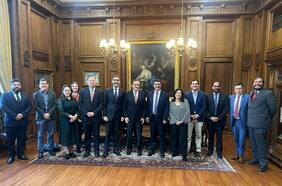 Exautoridades y académicos de Bolivia y Chile se reúnen en Santiago para buscar “espacios de colaboración”