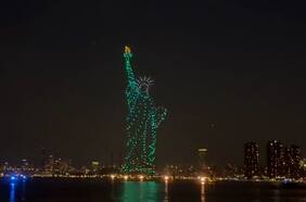 Así fue el mágico espectáculo de drones que tomaron forma de la estatua de la Libertad este 4 de julio