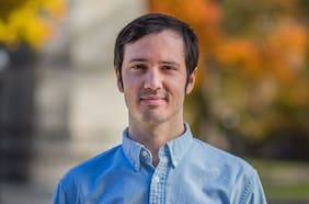 Chileno es seleccionado por OpenAI para medir el impacto económico de la inteligencia artificial