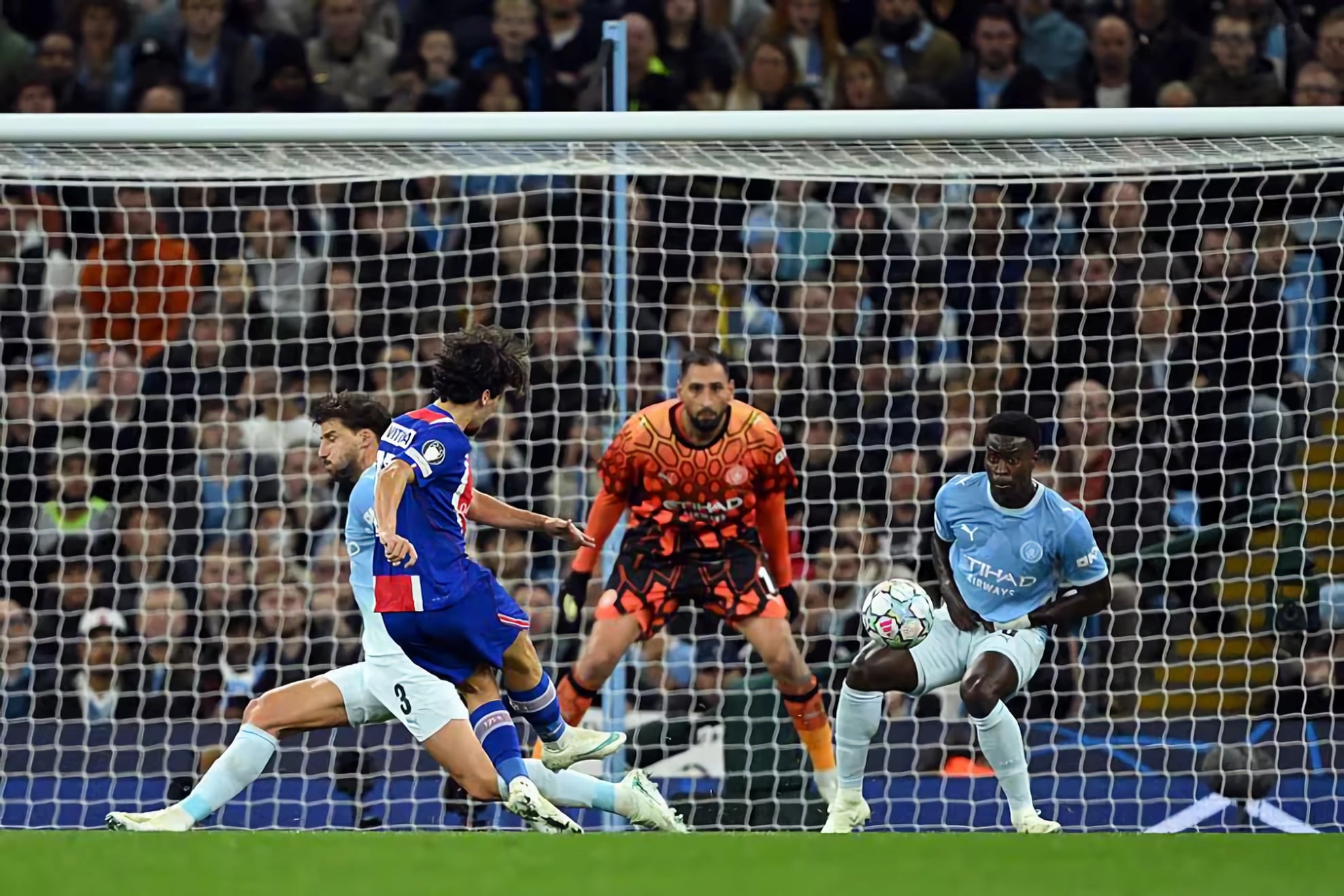 Recital de Champions: el campeón PSG tira de su jerarquía para propinar dura goleada al Manchester City en Inglaterra
