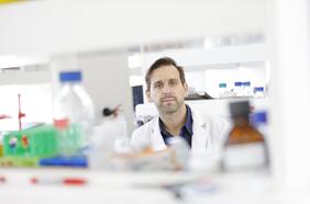 Científicos de la U. Mayor lideran equipo que logra importante avance en mal de Alzheimer