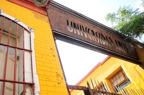 Siete años después del cierre, aún quedan alumnos de la U. Arcis: la extensión del vínculo entre el Mineduc y la UC del Maule que le sigue dando vida al plantel