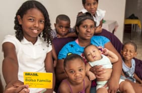 Por qué el programa social Bolsa Familia quedó en el centro del debate en la recta final de la campaña presidencial en Brasil