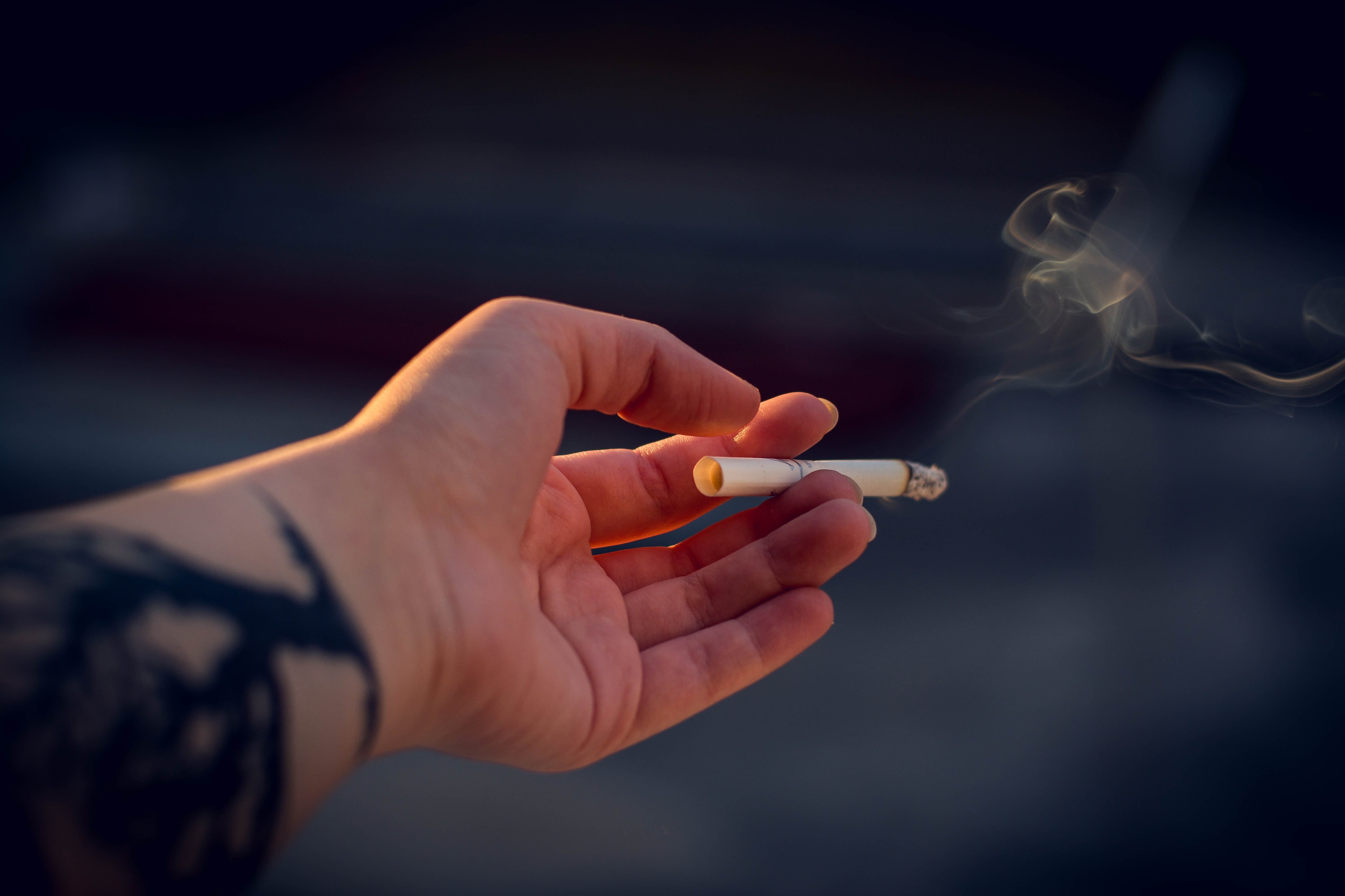 Día Mundial Sin Tabaco: Minsal alerta que un 11,7% de los adolescentes consume en Chile