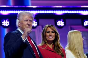 Revelan que editorial de libro de Melania Trump exigió millonaria cifra por entrevista