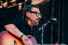 Acústico y con temas de Lucybell: la primera presentación de Claudio Valenzuela tras el adiós de la banda