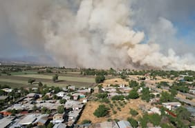 Cancelan alerta roja en Tiltil tras lograr controlar incendio forestal en sector de Huertos Familiares