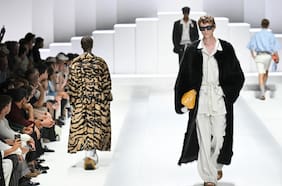 Cómo son los pijamas de lujo que se toman la pasarela de Milán