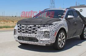 La próxima camioneta Hyundai Santa Cruz espiada otra vez, ahora probando su capacidad de remolque