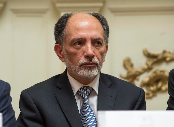 Ministro Muñoz retoma funciones tras suspender vacaciones La Tercera