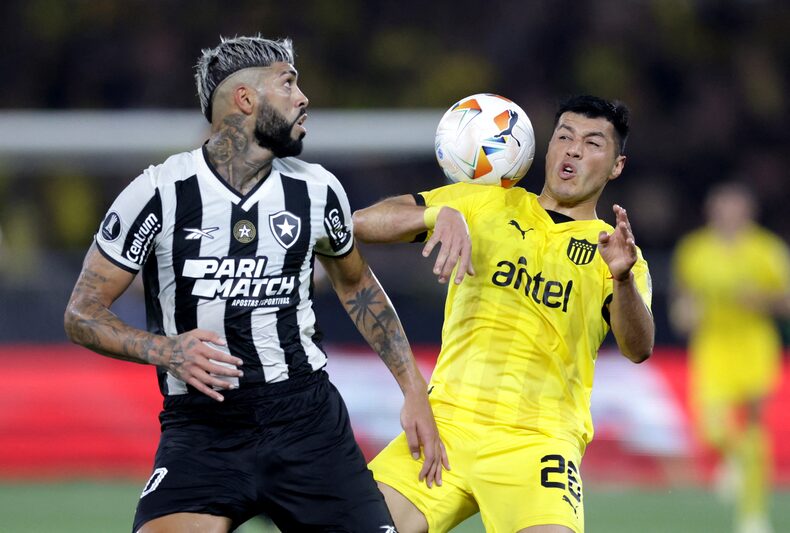 Copa Libertadores - Semi-Final - First Leg - Botafogo v Penarol