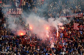 Con dardos a Carabineros: en Argentina lanzan dura advertencia a los hinchas de la U en la previa a la revancha ante Lanús