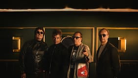 Cueca, ironía y rock& roll: las claves de XCLNT, el notable disco de Los Tres grabado en Abbey Road