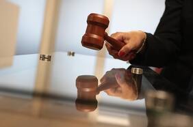 Inútil e improcedente prohibición de informar