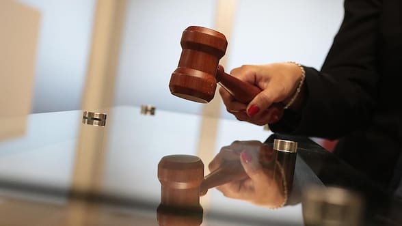 Inútil e improcedente prohibición de informar