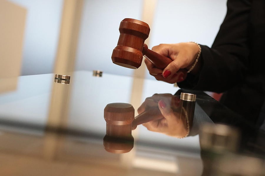 Inútil e improcedente prohibición de informar