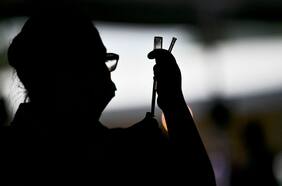 Avanza plan de vacunación: Hoy se inoculan grupos prioritarios entre 22 y 29 años