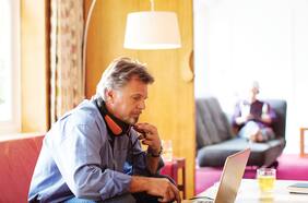 Moda y negocios en pandemia: La corbata en peligro de extinción