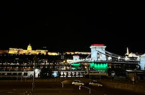 La juventud húngara celebra el fin de la era Orbán