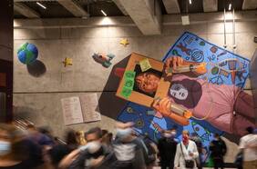 El nuevo mural en el Metro homenajea a las mujeres en la ciencia y a los trabajadores de la salud