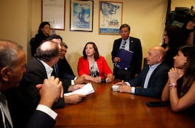 El rudo intercambio Vodanovic-Cicardini que acentuó el quiebre socialista y el intento por contener la crisis