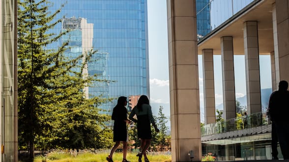 Empresas: tres de cada cinco mujeres perciben avances en la participación femenina en alta dirección, pero a un ritmo lento