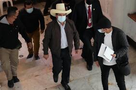 Organismo electoral peruano contabiliza el 100% de las actas y Pedro Castillo obtiene el 50,12% de los votos