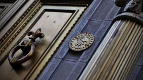 Operadores financieros adelantan expectativa de recorte de tasa para abril de este año y proyectan el valor del dólar