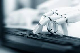 La columna de Gonzalo Larraguibel: “Inteligencia Artificial: apurando el paso desde las bases de las organizaciones”