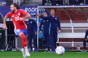 Director deportivo de Perú sorprende con filoso dardo a Ricardo Gareca: “El buzo de Chile le queda feo”