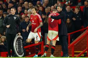 Ni Van Nistelrooy pudo enmendar el camino: Manchester United no pasa del empate ante Chelsea y profundiza su mal momento