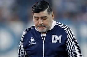Escándalo en Argentina: remueven a jueza que investigaba la muerte de Maradona por grabar serie con el caso
