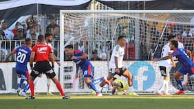 Uno a uno de la U: la solidez de Matías Zaldivia comanda el triunfo azul en el Superclásico