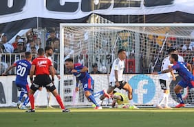 Uno a uno de la U: la solidez de Matías Zaldivia comanda el triunfo azul en el Superclásico
