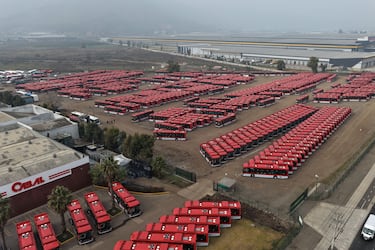 Ministro de Transportes descarta reducción de oferta de buses en la RM para optimizar costos