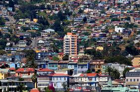 Proponen usar grandes edificios para evacuación vertical en caso de tsunami en Valparaíso