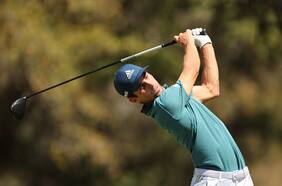 Joaquín Niemann y Mito Pereira ceden puestos en el ranking mundial de golf