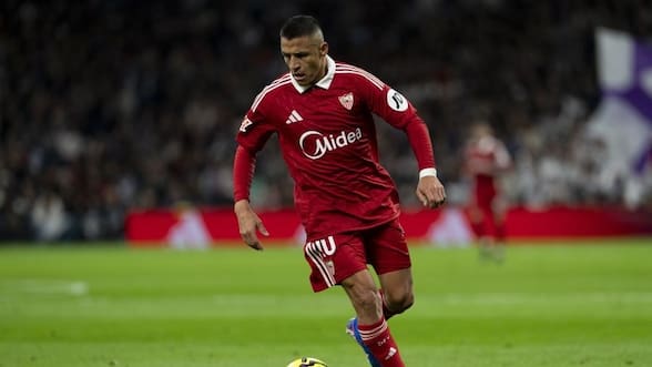 Voltereta sevillana: prensa andaluza ahora destaca dos récords de Alexis Sánchez en medio de críticas por su momento