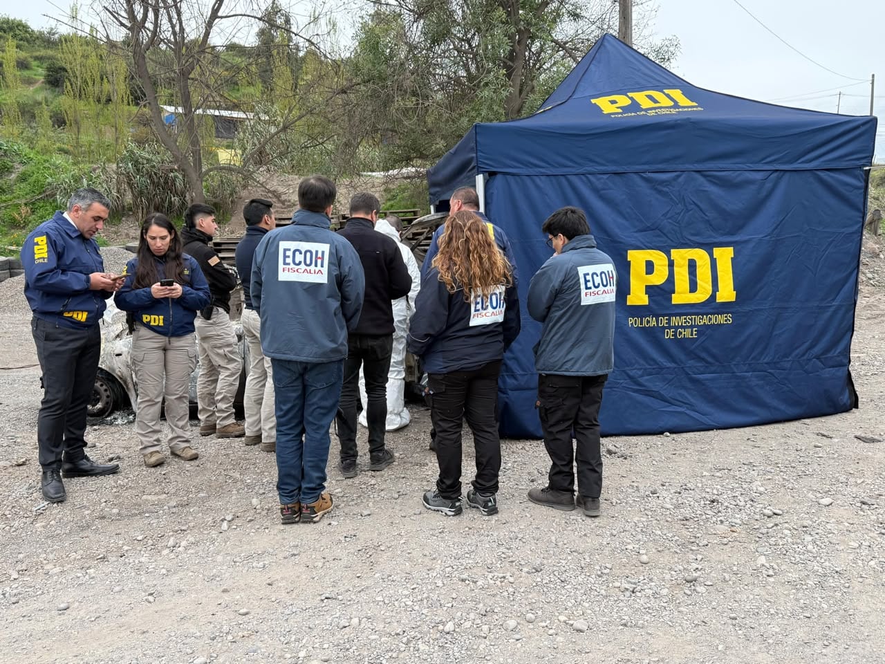 Hallan cadáver calcinado en maletero de vehículo abandonado en San Bernardo