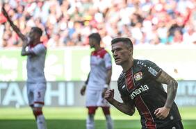 Sonríe Lasarte: Aránguiz retorna a las canchas en plácida goleada del Bayer Leverkusen