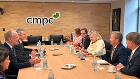 Gobernador de Georgia se reúne con CMPC del grupo Matte para impulsar inversiones en Estados Unidos