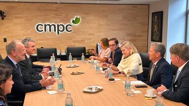 Gobernador de Georgia se reúne con CMPC del grupo Matte para impulsar inversiones en Estados Unidos