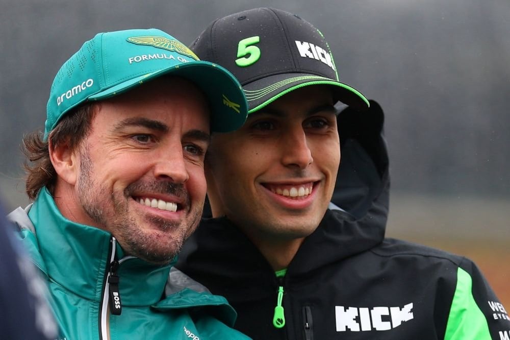 Alonso y Gabriel Bortoleto en 2025.