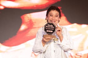 Gloria Benavides corona siete décadas de trayectoria con el premio Figura Fundamental de la Música Chilena